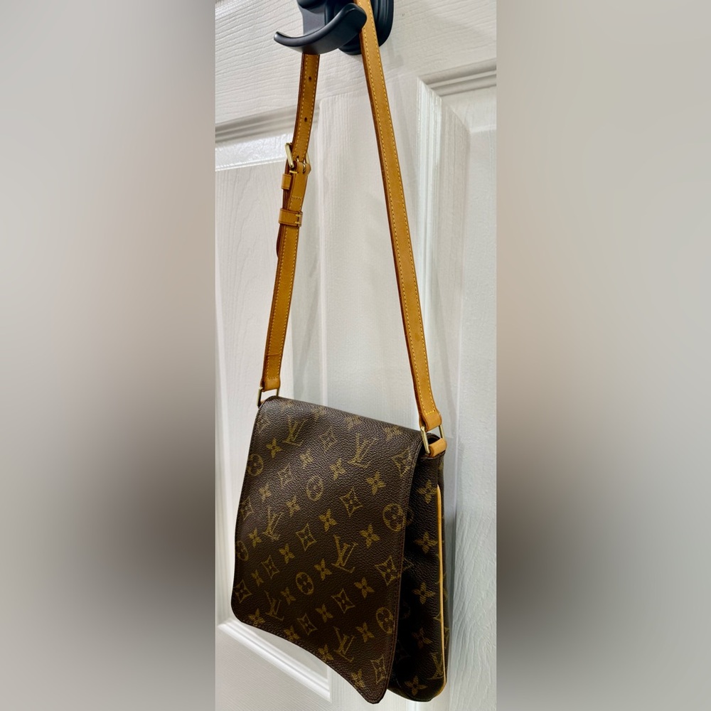 Authentic Louis Vuitton Musette Salsa Short Shoulder Bag - Picture 2 of 12